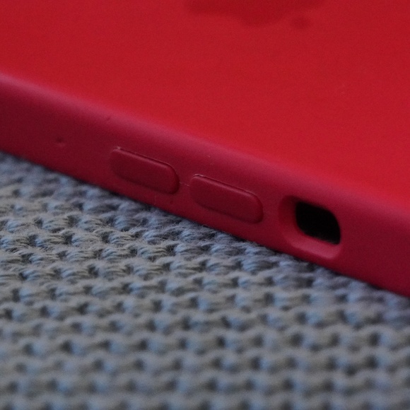 Official Apple Silicone Case – Red – iPhone 14 Pro Max - Picture 5 of 8